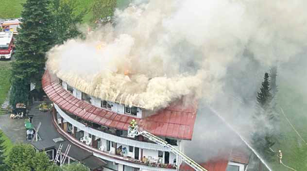 Gebäude in Flammen