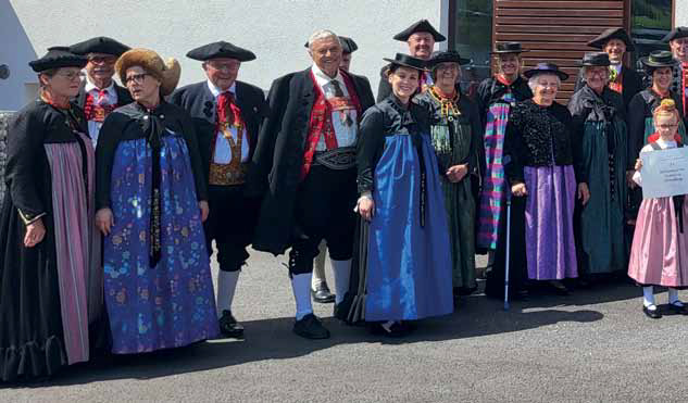 Kleinwalsertaler in ihrer Tracht beim Walsertreffen in Lech