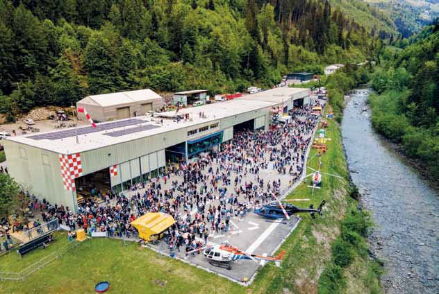 Sehr gut besuchter Tag der offenen Tür bei der Firma Wucher Helicopter.